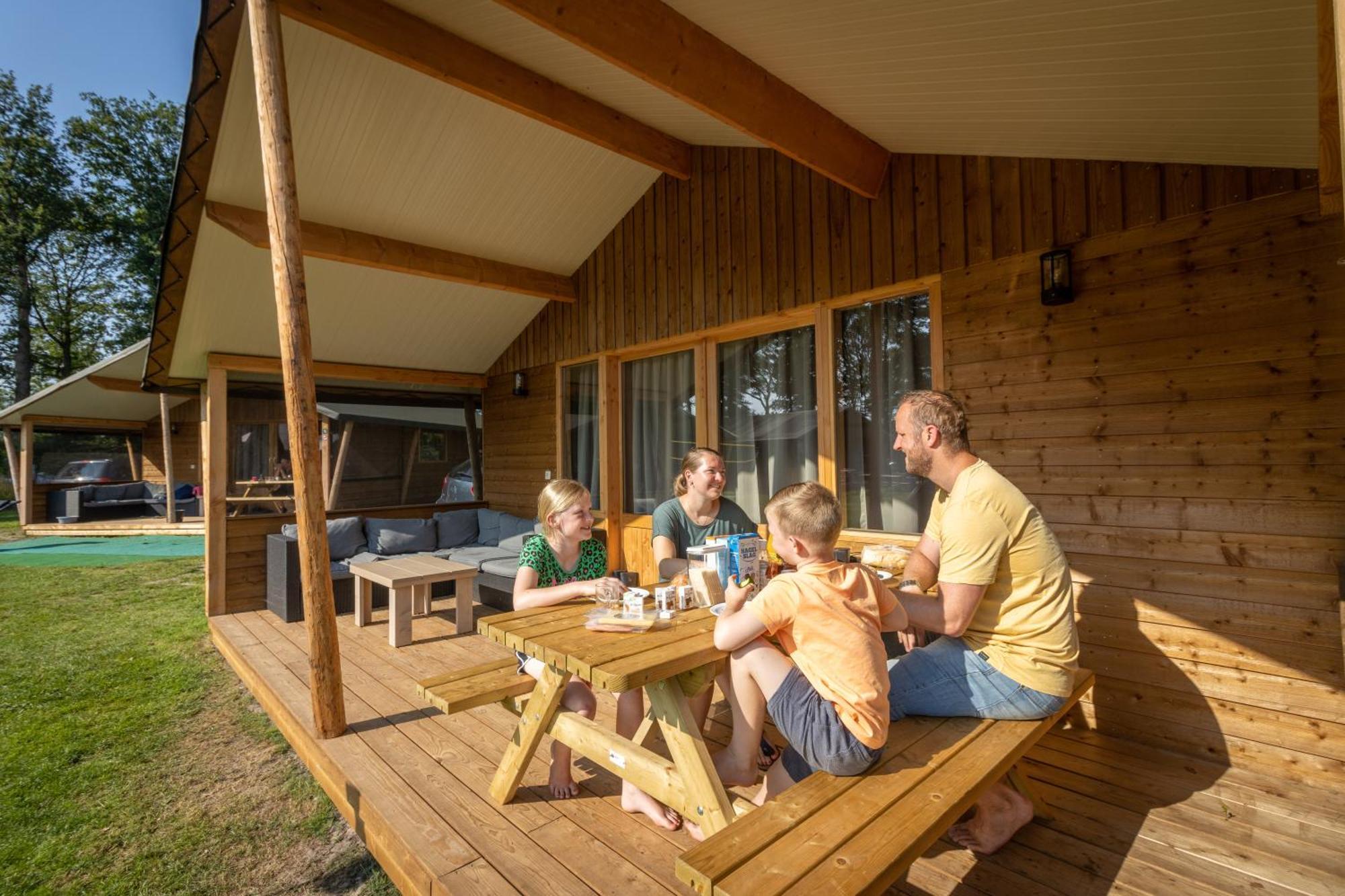 Familie Vakantiepark Krieghuusbelten Raalte Exteriör bild